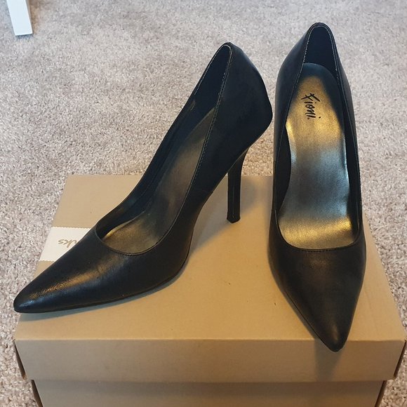 Fioni - black pumps (size 7) - Picture 1 of 2